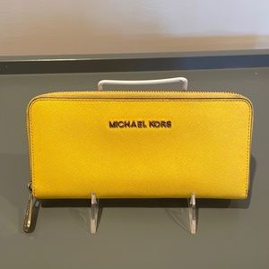 Michael Kors zip wallet